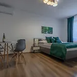 Happy Apartment *